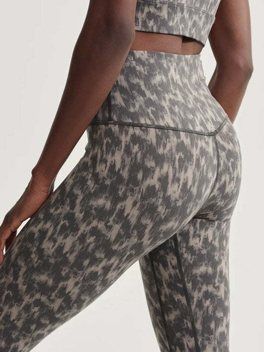 Legging Move Abstract
