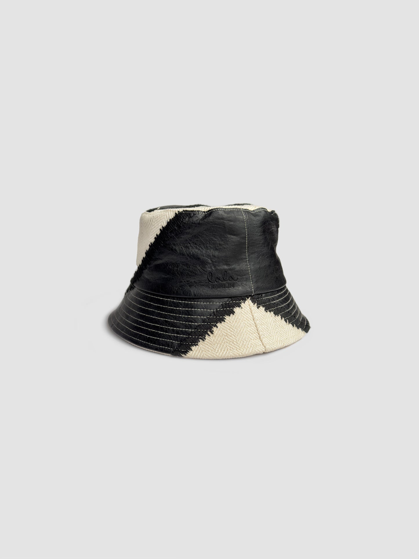 Bucket Hat Hallina