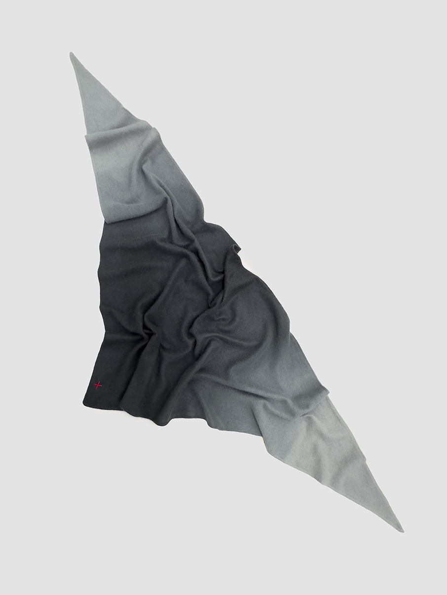 Scarf Triangle Big Dip Dye Black & Grey