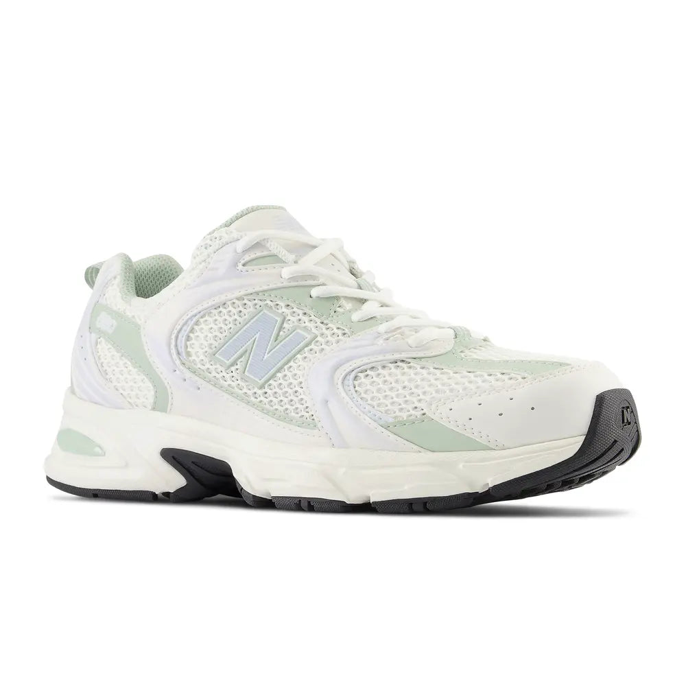 MR530ZO in White & Multicolor