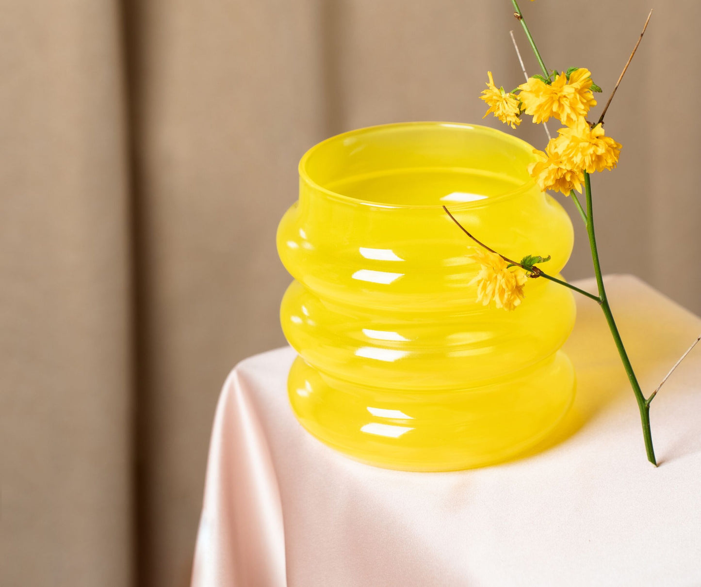 Vase Wave Neon Yellow