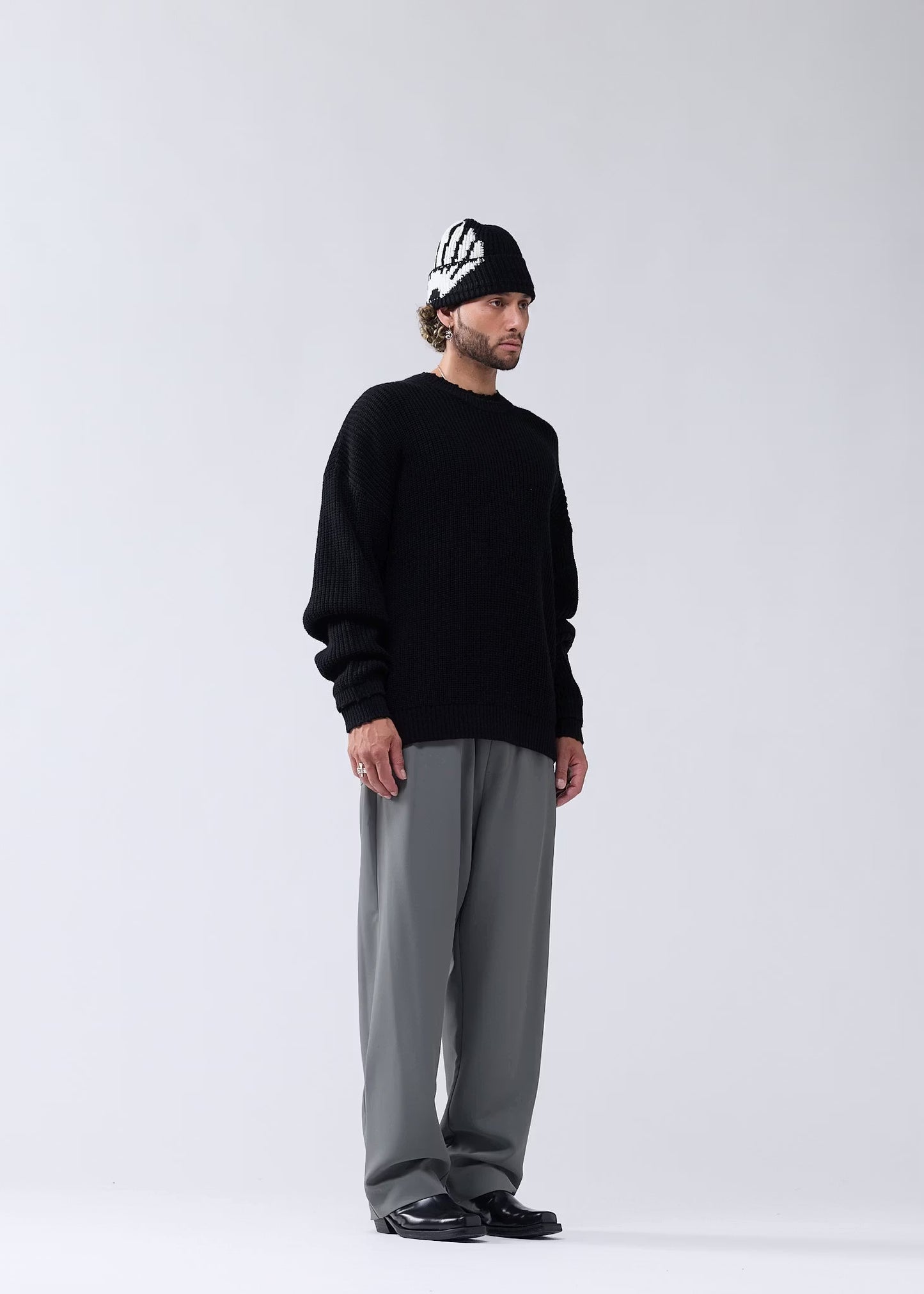 Sweater Logo Knit Raw Edge Black