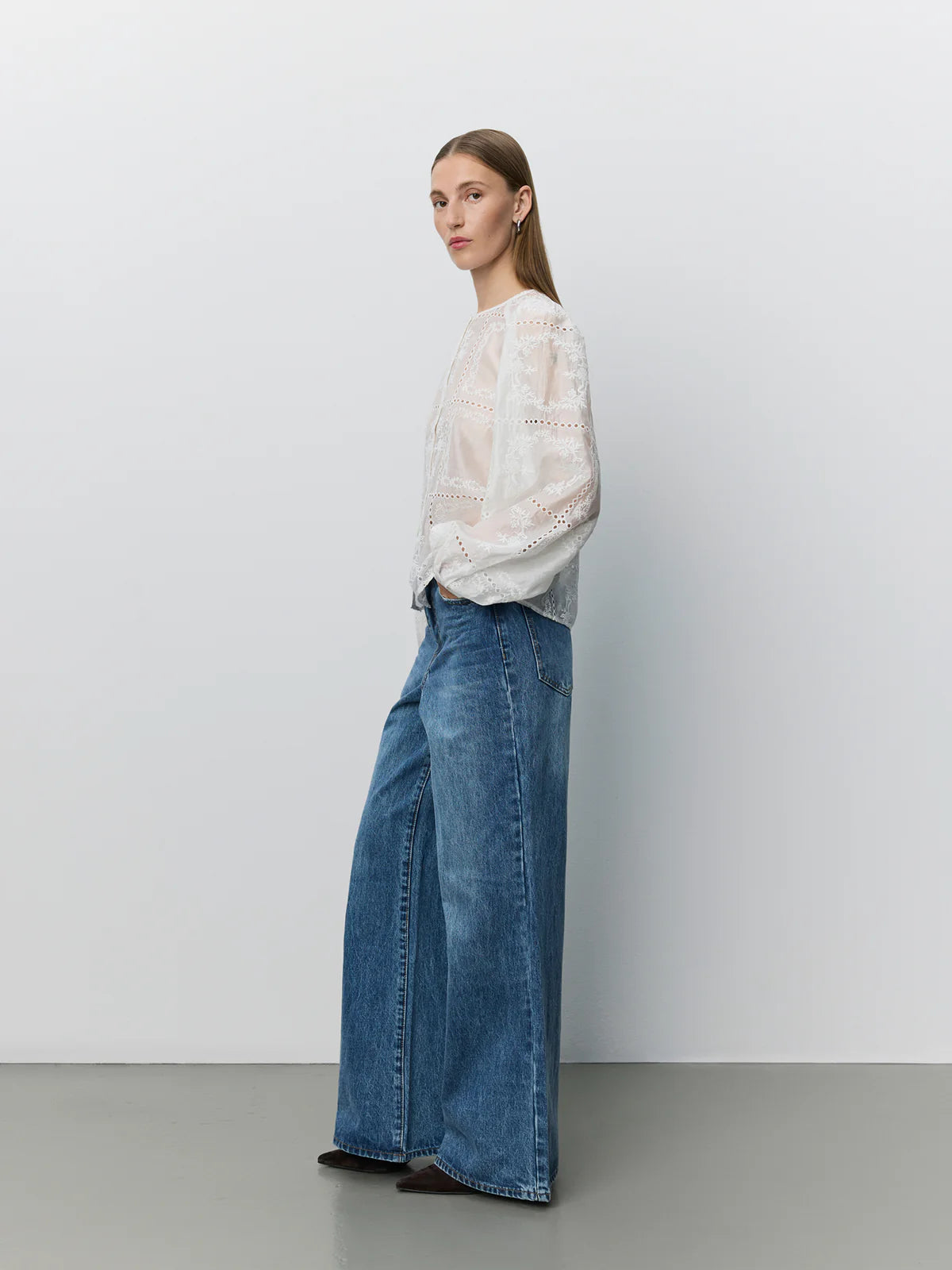 Shirt Cora Embroidered White