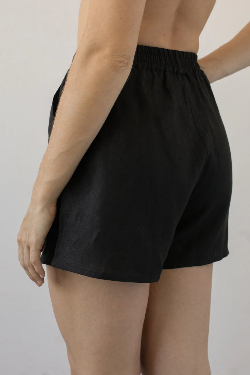 Shorts Madu in Black