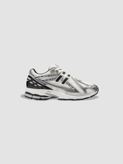 M1906RER Sneakers in Silver