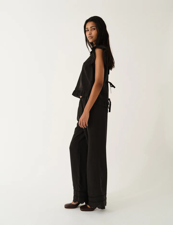 Top Darling Scallop Black